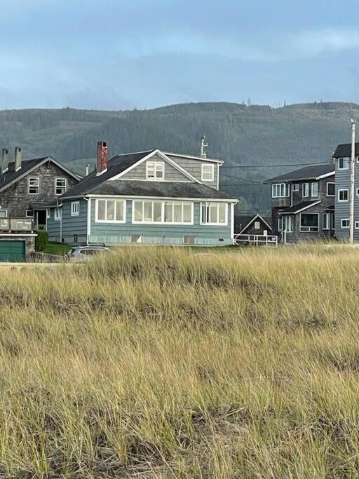 Seaside Beach Front House On The Promenade Exterior photo
